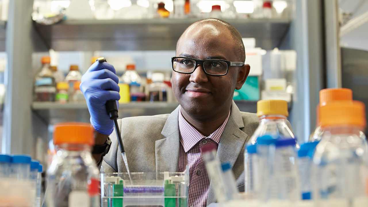 Abdikarim Abdullahi in a lab