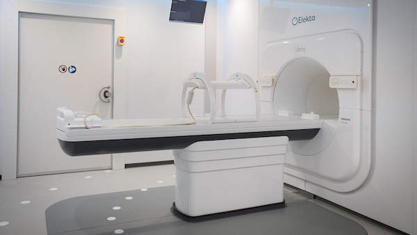 Head and neck cancer patient receives first treatment on MR-Linac - Elekta Unity