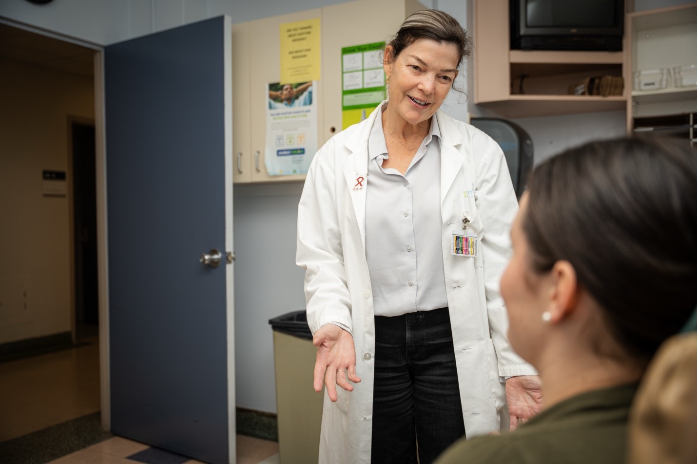 Maureen Bratkiw speaks with a patient