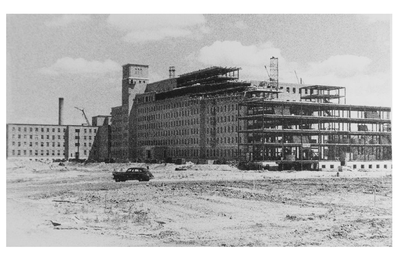 Sunnybrook under construction. 1946.
